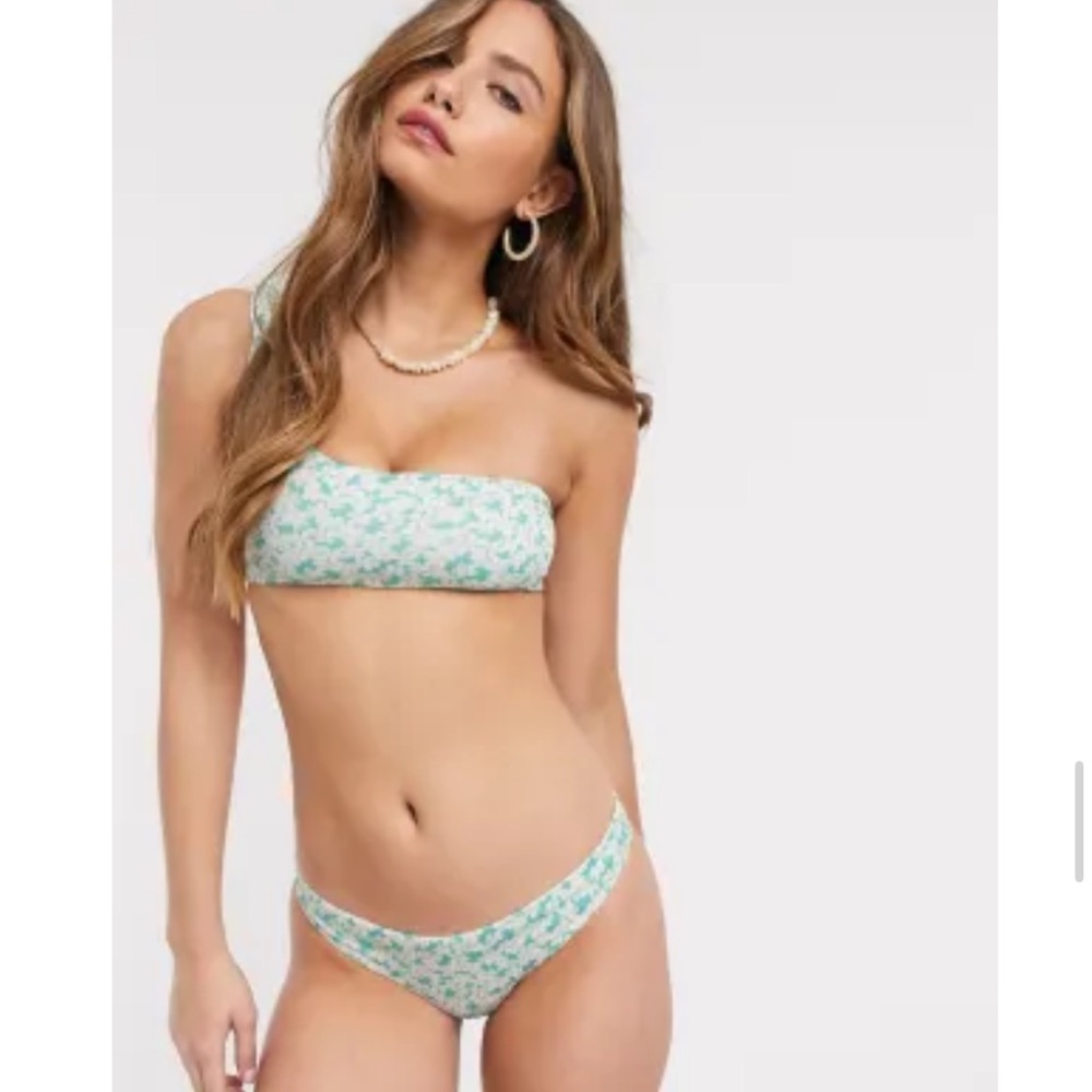 Pull&Bear Asymmetrical Bikini Top